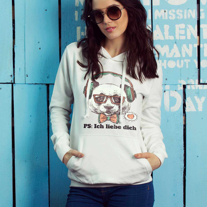 Heller Hoodie mit individuellem Motivdruck, getragen im Alltag